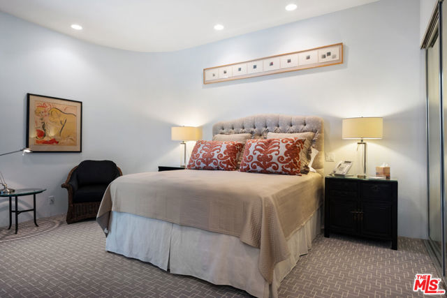 6 Rocky Lane, Rancho Mirage CA: https://media.crmls.org/mediaz/23c40298-b2db-4a37-8f5d-302f33932e29.jpg