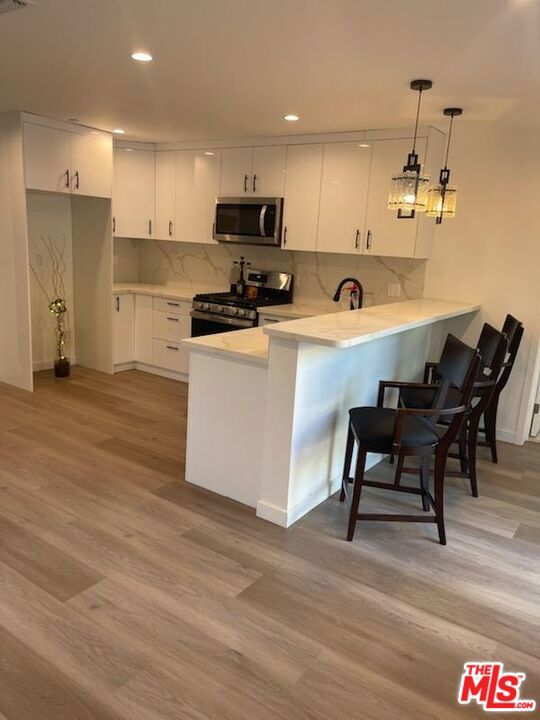 4522 Mammoth Avenue, Sherman Oaks CA: https://media.crmls.org/mediaz/23c50e4a-4a41-4da1-ba88-8318dd3fff1b.jpg