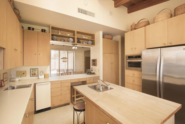 Image 18 of 63 For 70796 Fairway Drive