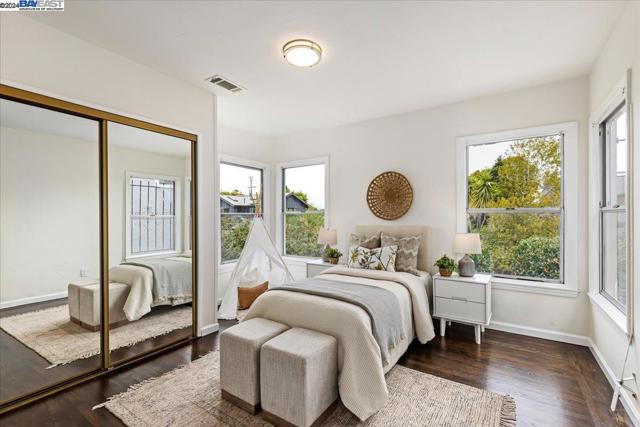955 Virginia St, Berkeley CA: https://media.crmls.org/mediaz/23c595b0-388f-4938-b52b-ff0c144db6e1.jpg