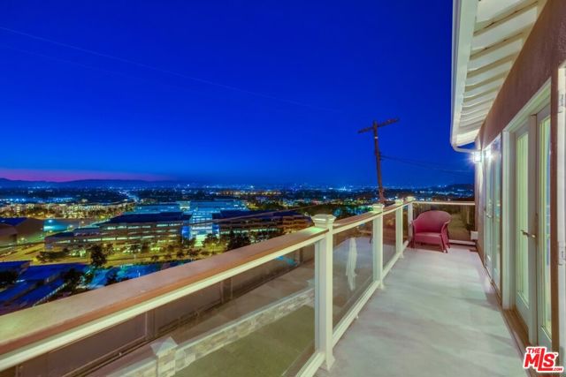 6537 Hedding Street, Los Angeles CA: https://media.crmls.org/mediaz/23c5acc2-6e30-455a-9f22-f3bcdd33f1b8.jpg