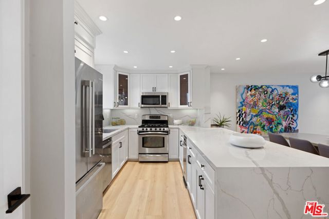 2108 Neilson Way, Santa Monica CA: https://media.crmls.org/mediaz/23c5e4d7-340b-45f4-8810-052a39e5dc35.jpg