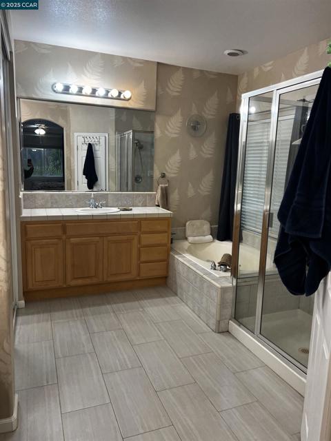 4045 Galenez Way, Antioch CA: https://media.crmls.org/mediaz/23c60ad1-6b05-44da-bf6d-b947bb3604ad.jpg