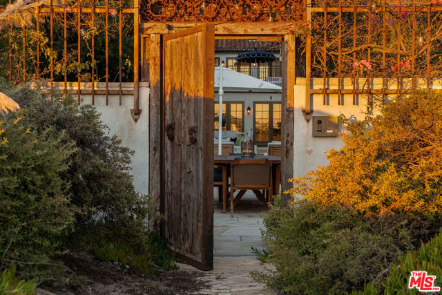 Image 61 of 72 For 705 Palisades Beach Road