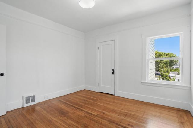 32 Cross Street, San Francisco CA: https://media.crmls.org/mediaz/23c6d27e-470f-4f02-86cf-32421e951520.jpg