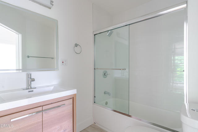 Detail Gallery Image 16 of 21 For 2409 Yorkshire Dr, Los Angeles,  CA 90065 - 3 Beds | 2/1 Baths