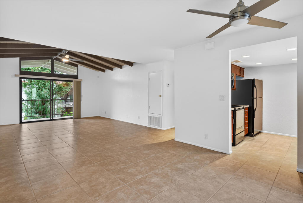https://media.crmls.org/mediaz/23c8368a-080f-4f57-96bb-46f1594b6c64.jpg?preset=X-Large