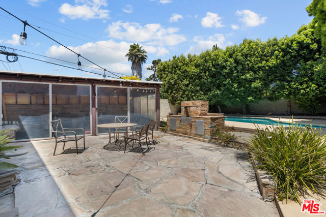 5317 Angeles Vista Boulevard, View Park CA: https://media.crmls.org/mediaz/23c853bb-a4f0-4ed4-ad09-f1ff4f122c8b.jpg