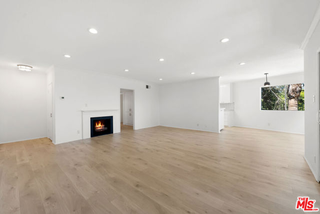222 7th Street, Santa Monica CA: https://media.crmls.org/mediaz/23c893f2-411a-464b-8cb8-8dc542dbe6f9.jpg