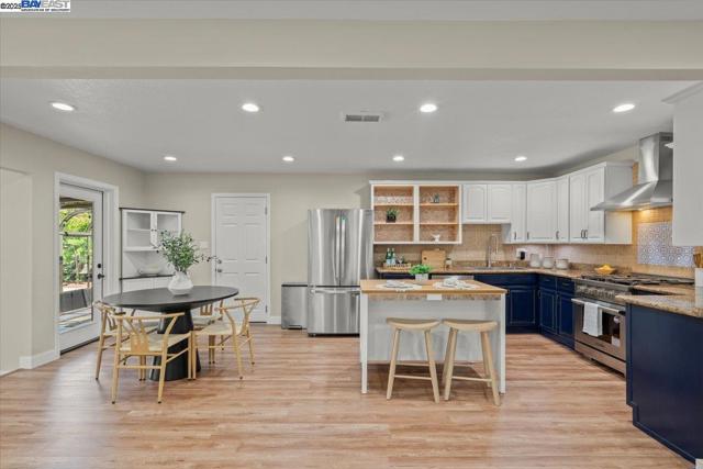 7412 Birkdale Dr, Newark CA: https://media.crmls.org/mediaz/23c8c973-8040-4103-9279-ddc75960b6a5.jpg