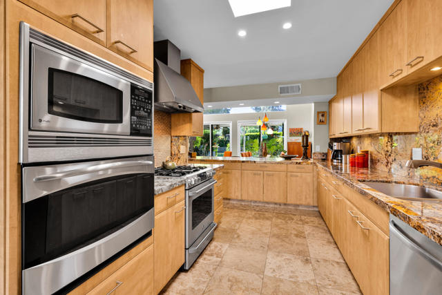 2327 Casitas Way, Palm Springs, CA 92264