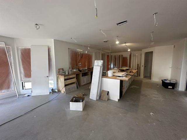 Detail Gallery Image 13 of 19 For 1138 via Mil Cumbres, Solana Beach,  CA 92075 - 5 Beds | 4/1 Baths