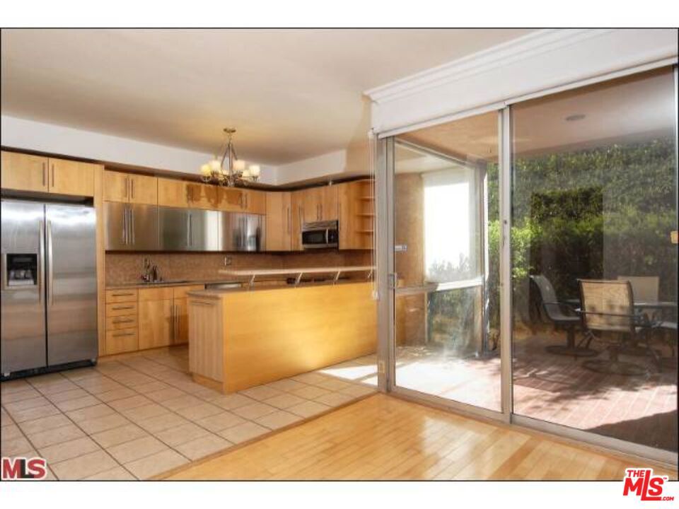 318 N Maple Drive #C106