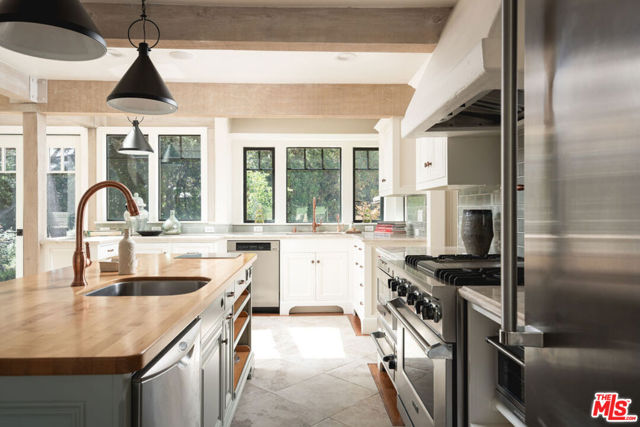 840 Ivy Lane, Montecito CA: https://media.crmls.org/mediaz/23c8f359-e8bb-4688-946f-d1bb6473578a.jpg