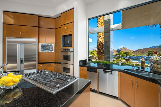 79235 Tom Fazio N Lane, La Quinta CA: https://media.crmls.org/mediaz/23c92390-840e-456a-8170-892edf671ec1.jpg