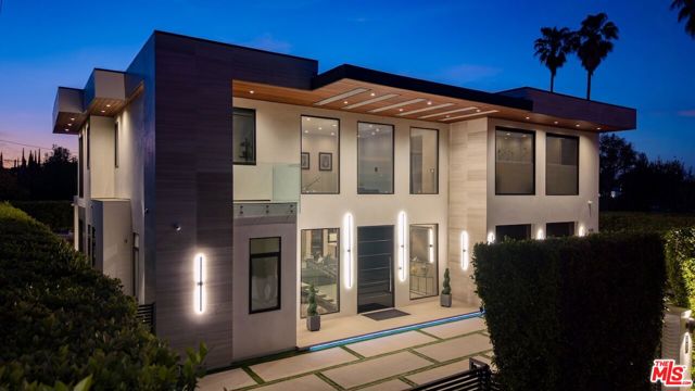 4049 Coldwater Canyon Avenue, Studio City CA: https://media.crmls.org/mediaz/23c98c79-50bf-4c46-aa36-95f3c4fa442a.jpg