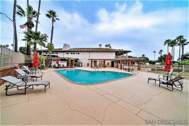 7313 Santa Barbara St, Carlsbad CA: https://media.crmls.org/mediaz/23c9af4e-30ea-4a32-a97d-831e904529de.jpg