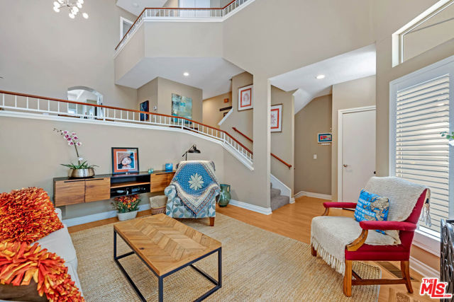 1018 Gilbert Lane photo 4