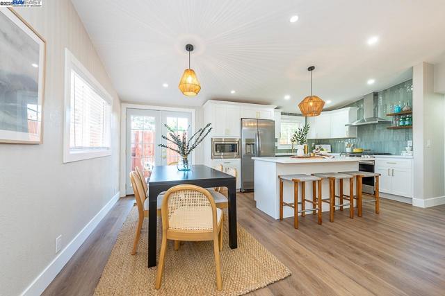 697 Lakewood Dr, Sunnyvale CA: https://media.crmls.org/mediaz/23c9ee45-a370-4d0e-ba97-ae46fa796714.jpg