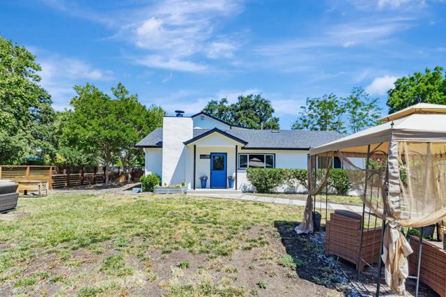 2698 Goodwin Avenue, Redwood City CA: https://media.crmls.org/mediaz/23ca0aff-ab0b-46f7-9466-227eaf1270d5.jpg