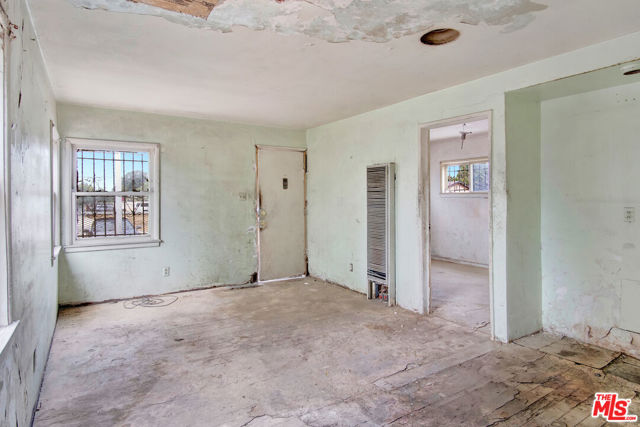 2028 E 126th Street, Compton CA: https://media.crmls.org/mediaz/23ca1c67-cde4-4911-bd5d-657ae4c74453.jpg