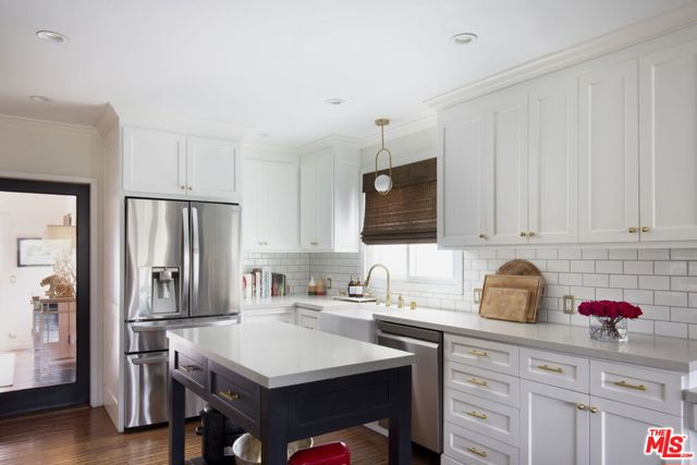 6616 W 87th Street, Los Angeles CA: https://media.crmls.org/mediaz/23cb24c0-7e21-4922-acb3-cf89b6e53346.jpg