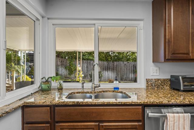 Detail Gallery Image 13 of 43 For 623 Highland St, Escondido,  CA 92027 - 3 Beds | 2 Baths