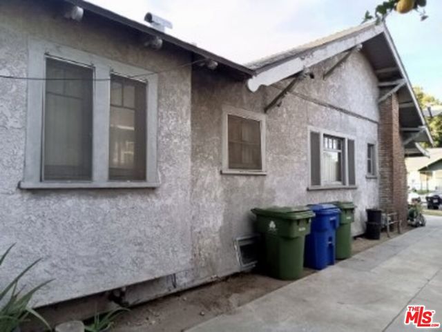1224 W 41st Street, Los Angeles CA: https://media.crmls.org/mediaz/23cb93f2-bc3f-4aac-9c00-b83fa3f54eb9.jpg