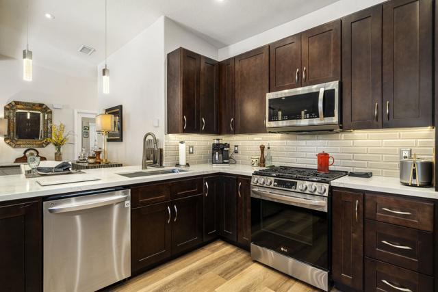 31465 Whispering Palms Trail, Cathedral City CA: https://media.crmls.org/mediaz/23cbf033-0d9b-43e7-801e-f257b6027134.jpg