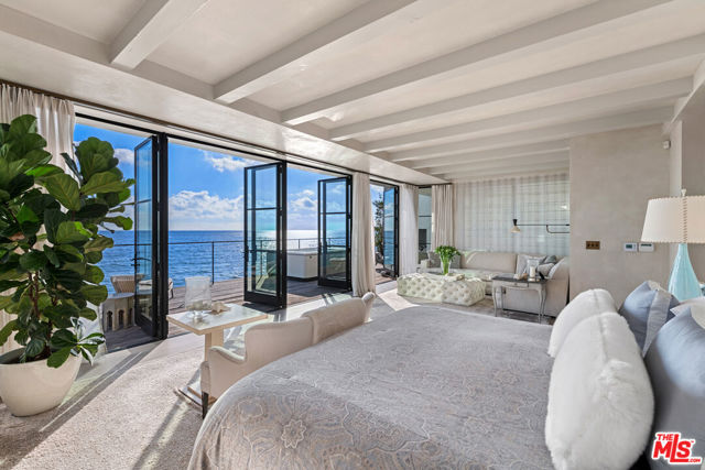 27218 Pacific Coast Highway, Malibu CA: https://media.crmls.org/mediaz/23cc2fa0-4232-49d1-8705-a3779ab2a15a.jpg