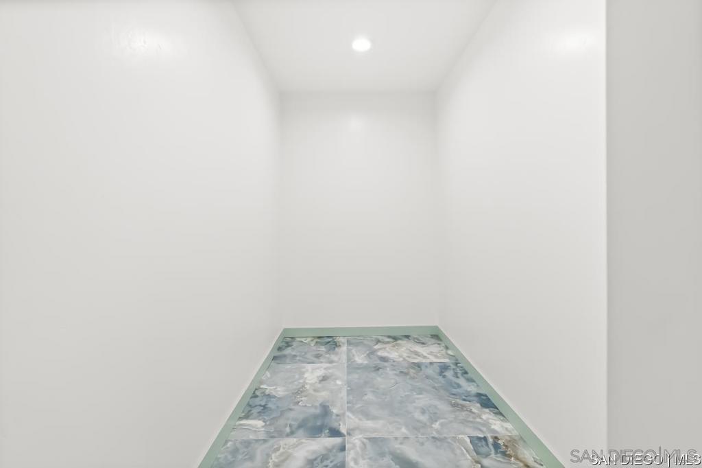 https://media.crmls.org/mediaz/23cc4e8a-6242-4b82-9d9b-717d31b24fa0.jpg?preset=X-Large