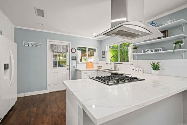 620 Sunset Drive, Vista CA: https://media.crmls.org/mediaz/23cc5db1-173a-4ddb-85ea-742dc04e7d13.jpg