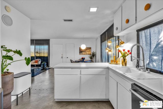 2530 N Whitewater Club Drive #A, Palm Springs, CA 92262