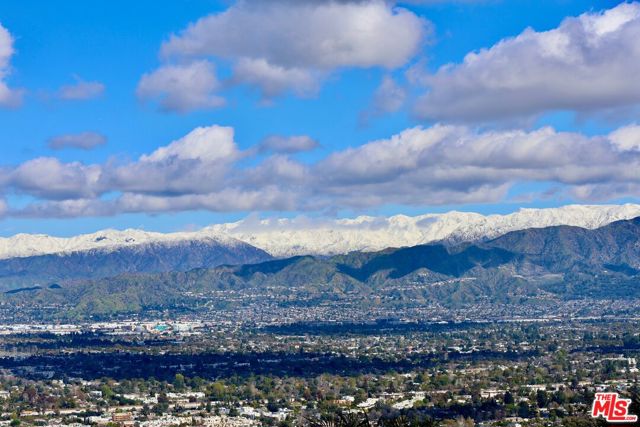 7833 Torreyson Drive, Los Angeles CA: https://media.crmls.org/mediaz/23cccf14-321c-4033-a572-d818b069f550.jpg