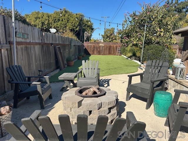 3275 Maezel Ln, Carlsbad CA: https://media.crmls.org/mediaz/23ccda09-5004-425d-8444-41cf72ce2b2b.jpg