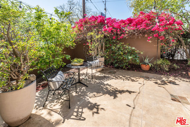 263 Lamont Drive, Los Angeles CA: https://media.crmls.org/mediaz/23cd67eb-a127-402b-be62-0b32976d389b.jpg