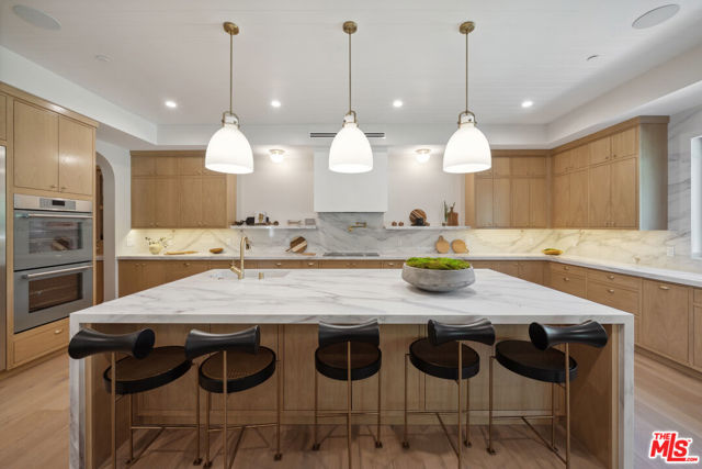5036 Woodley Avenue, Encino CA: https://media.crmls.org/mediaz/23cdcc5e-fcc4-4b83-9694-4cbf0851f577.jpg