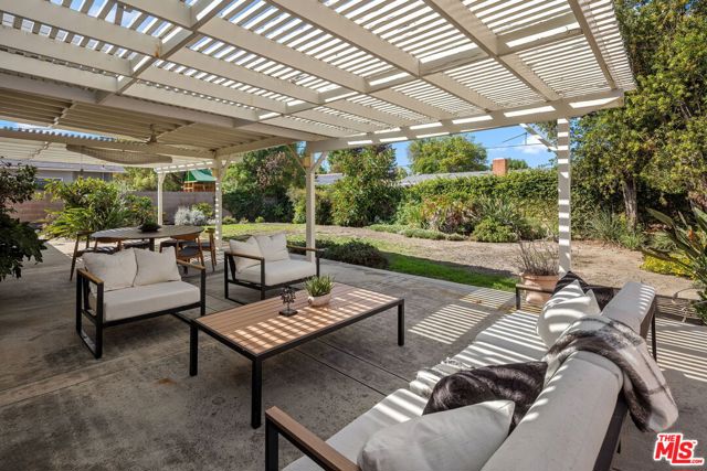 22521 Haynes Street photo 27