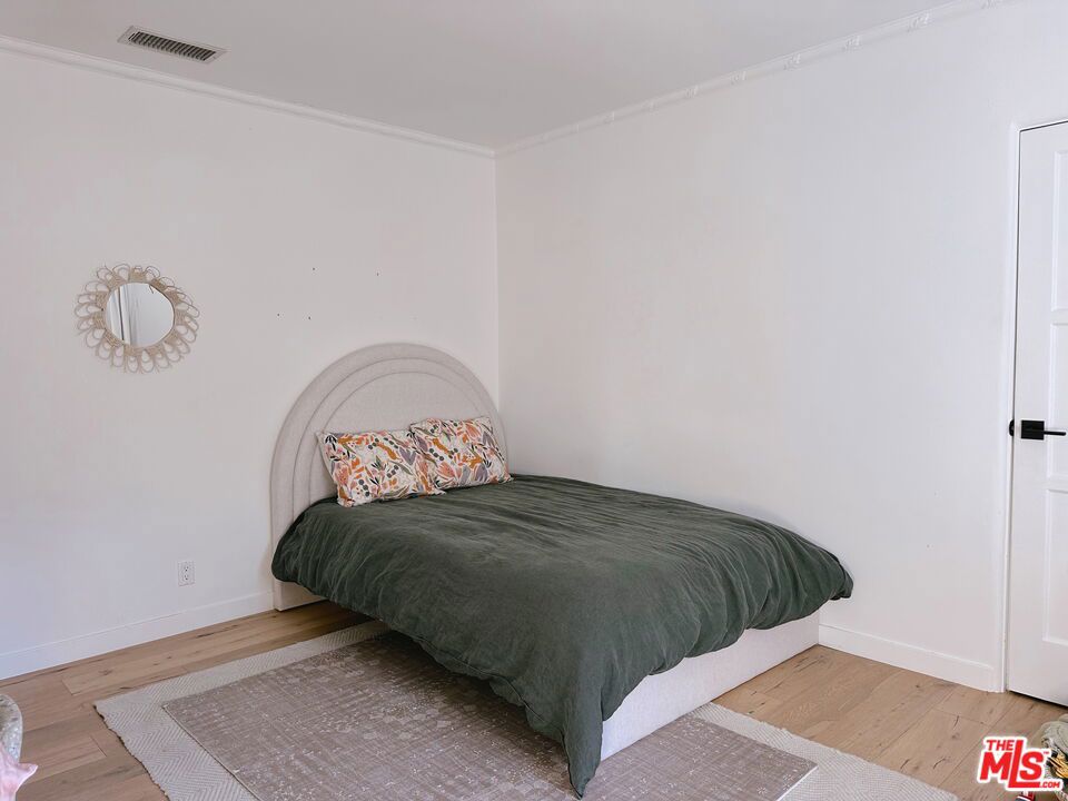 https://media.crmls.org/mediaz/23ceb7bc-adc5-43da-99d2-15d4abf44462.jpg?preset=X-Large