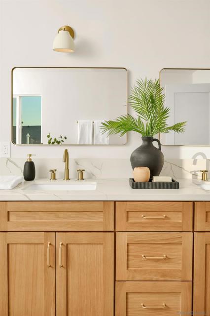 1900 W 41St St, Los Angeles CA: https://media.crmls.org/mediaz/23cef53e-8c7b-4688-b731-b976a7013506.jpg