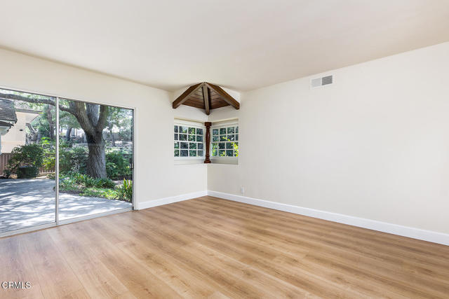 2058 Lyans Drive, La Canada Flintridge CA: https://media.crmls.org/mediaz/23cf30ae-2412-40d4-b5b8-ce26b64735cb.jpg
