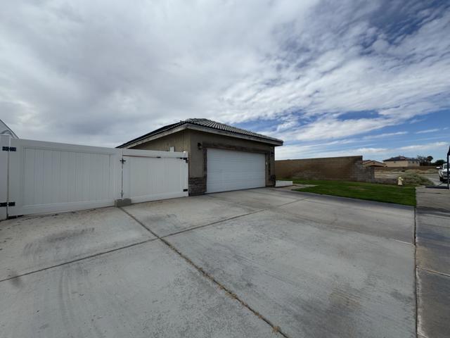 401 Sage Brush Street, Blythe CA: https://media.crmls.org/mediaz/23cf7be4-fd33-4160-af25-0945b9bc0c9e.jpg
