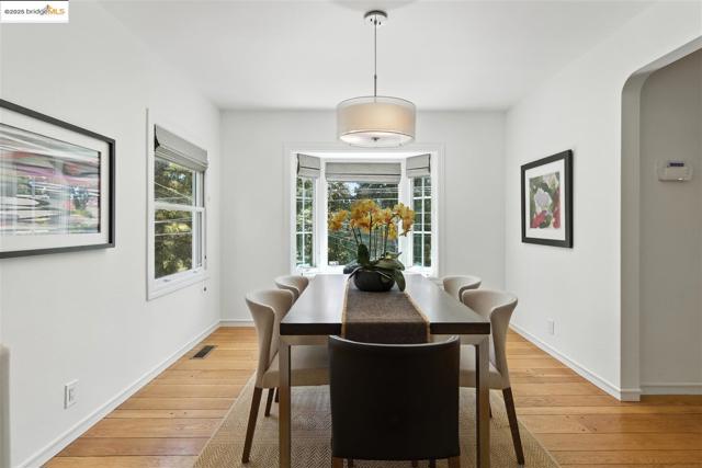 4007 Lyman Rd, Oakland CA: https://media.crmls.org/mediaz/23cfca4c-4ad2-47b7-be5f-a28b0acc30d6.jpg
