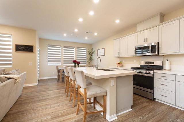 Detail Gallery Image 3 of 27 For 2222 Trevi Cir, Chula Vista,  CA 91913 - 4 Beds | 3 Baths