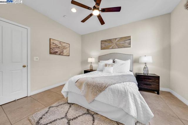 48912 Crown Ridge Cmn, Fremont CA: https://media.crmls.org/mediaz/23d0ad3e-ea90-4029-af90-ed7d337cd23a.jpg