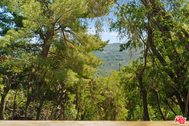 2026 Topanga Skyline Drive, Topanga CA: https://media.crmls.org/mediaz/23d0c9c0-ffa2-4ed2-993b-893408f766e6.jpg
