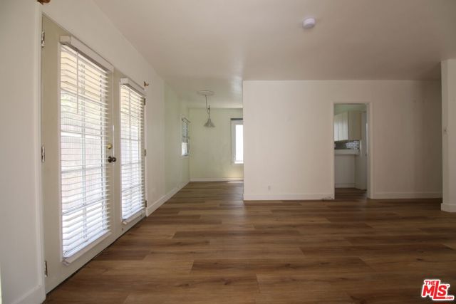 1028 N Hayworth Avenue, West Hollywood CA: https://media.crmls.org/mediaz/23d19212-2c75-4c2e-8cf4-893e0cbf0399.jpg
