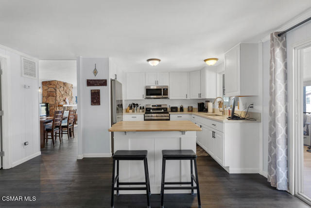 15750 Arroyo Drive, Moorpark CA: https://media.crmls.org/mediaz/23d1c683-cd88-4590-997c-14d4fc693a69.jpg