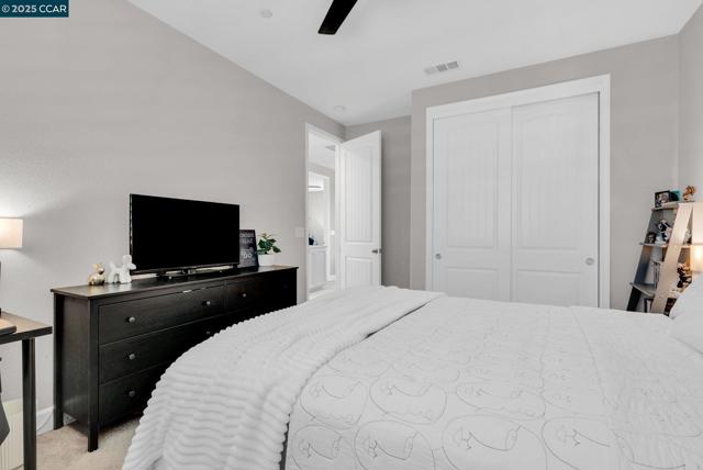 499 Yarrow Dr, Fairfield CA: https://media.crmls.org/mediaz/23d1d2b2-dd7d-4bfb-9f6c-3e9251baaecf.jpg
