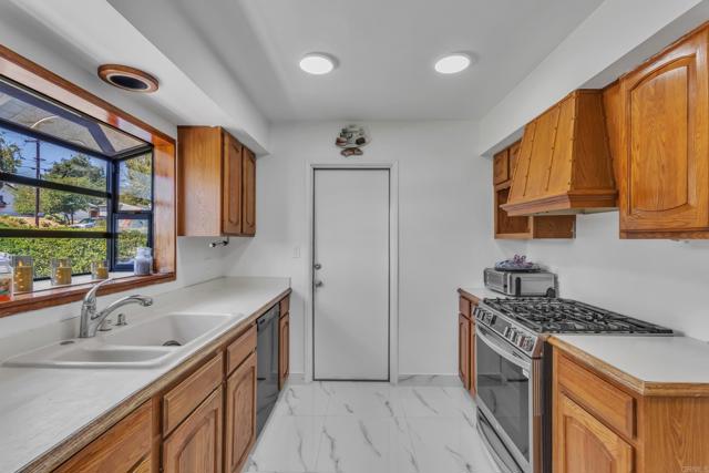 1545 Meadow, El Cajon CA: https://media.crmls.org/mediaz/23d1d53a-00d5-4a14-ae3f-86739fce2712.jpg